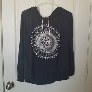 5/$20 👀 Lightweight Hooded Shirt